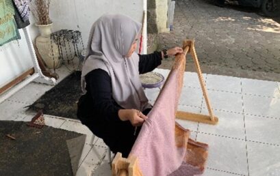 MENDESAIN FASILITAS DUDUK ERGONOMIS BAGI PENGRAJIN BATIK TULIS STUDIO HASAN BATIK BANDUNG