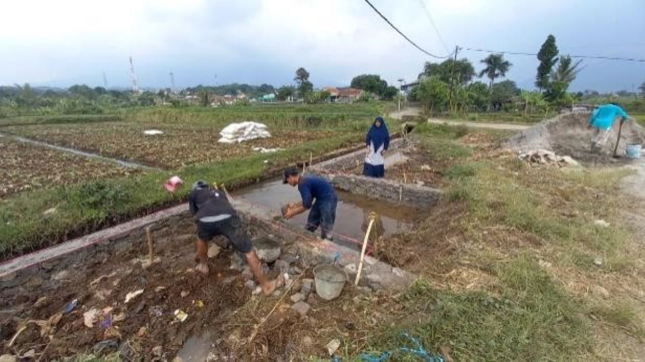 SIMPUL SPACE, OPTIMALISASI LAHAN TIDUR SEBAGAI AREA KOMERSIL DAN PUSAT KEGIATAN PRODUKTIF MULTIFUNGSIONAL DI ERA NEW NORMAL (REALISASI TAHAP 2) SIMPUL SPACE, OPTIMALISASI LAHAN TIDUR SEBAGAI AREA KOMERSIL DAN PUSAT KEGIATAN PRODUKTIF MULTIFUNGSIONAL DI ERA NEW NORMAL (REALISASI TAHAP 2)