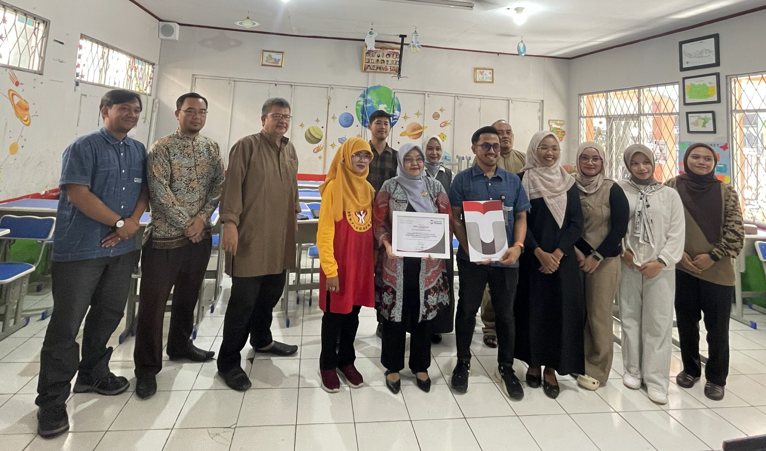 Perancangan Panel Mihrab dan Papan Penanda Perkuat Identitas Musholla Nurul Ilmi SDN Cipagalo 03