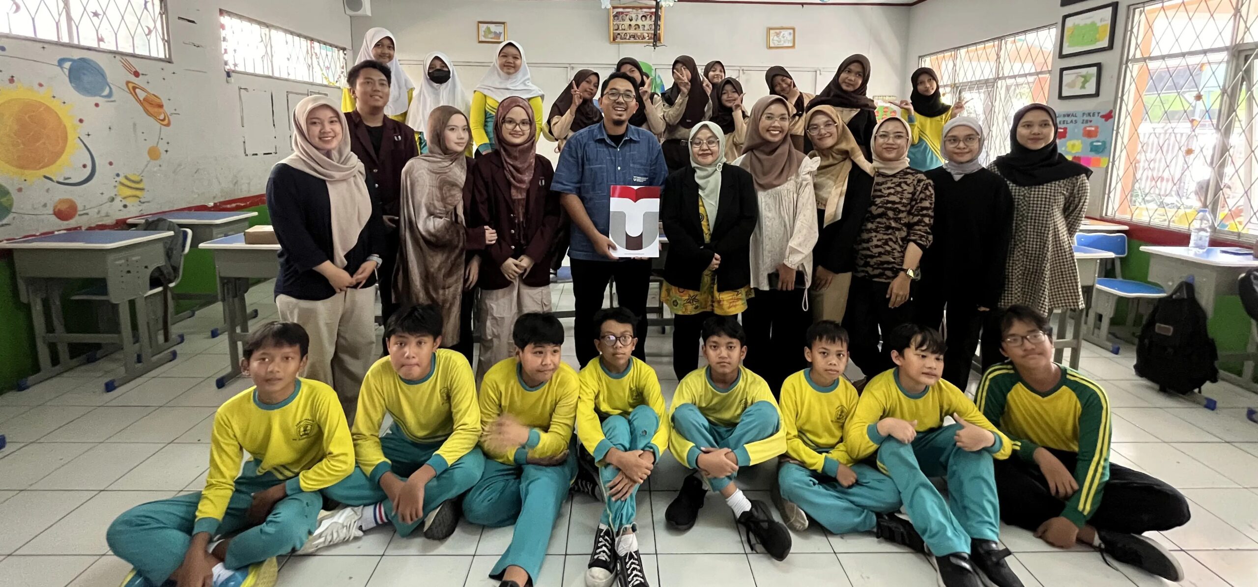 Dosen dan Mahasiswa Desain Interior Telkom University Kenalkan Pembelajaran Digital Berbasis Spatial.io di SD Negeri Cipagalo 3 Dosen dan Mahasiswa Desain Interior Telkom University Kenalkan Pembelajaran Digital Berbasis Spatial.io di SD Negeri Cipagalo 3