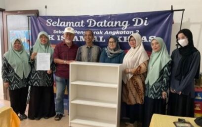 Melalui Kegiatan Pengabdian Masyarakat, Tim Dosen Prodi Desain Interior mengenalkan Arsitektur Nusantara melalui sarana sekolah.