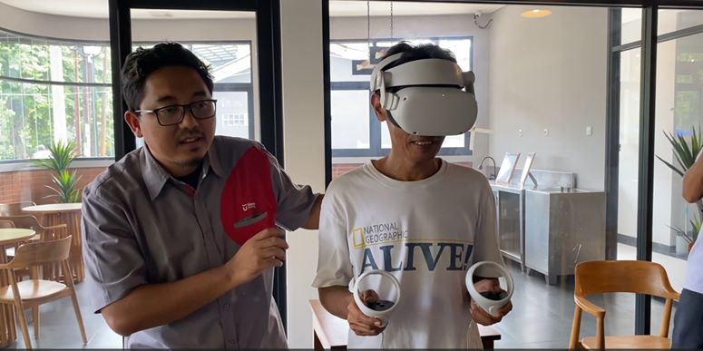 ABDIMAS PERANCANGAN APLIKASI VIRTUAL REALITY UNTUK PENGEMBANGAN PRESENTASI IMERSIF DESAIN BANGUNAN