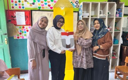 Inovasi Wall Treatment Multifungsi untuk Monitoring Tumbuh Kembang Anak di Pos PAUD Fathonah Bandung